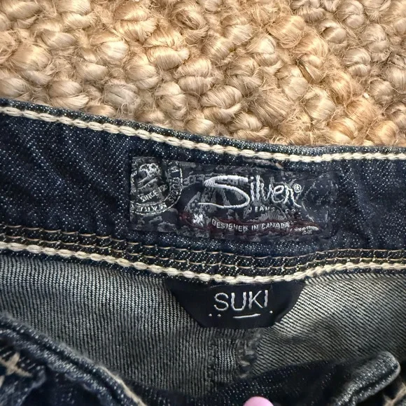 Silver Jeans Suki Mid Rise Shorts! New with tags. 68$ retail. In store now sz.29 - Picture 2 of 3